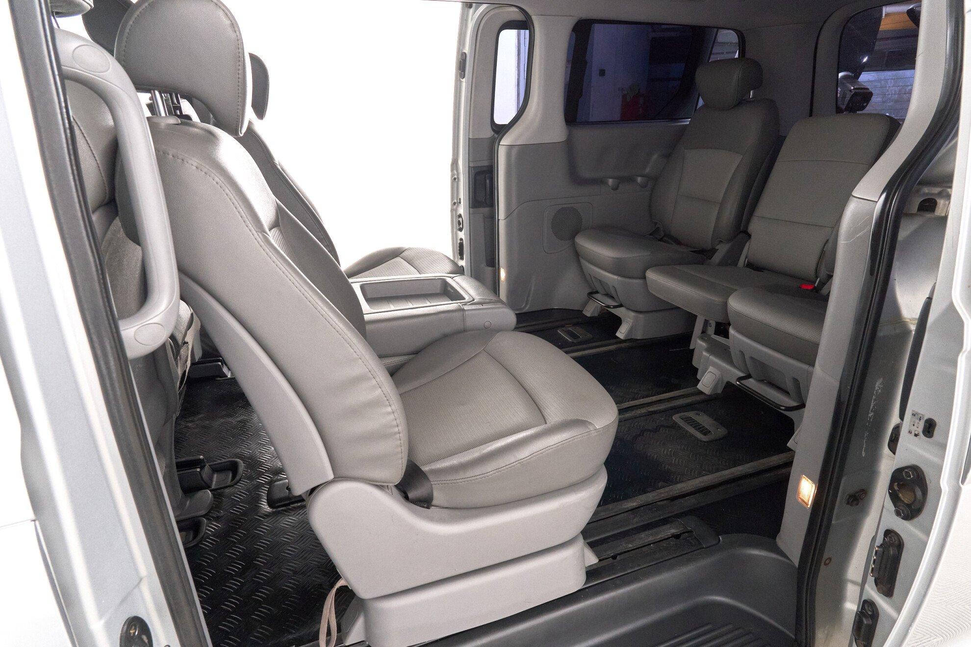 Hyundai Grand Starex 2010, серый