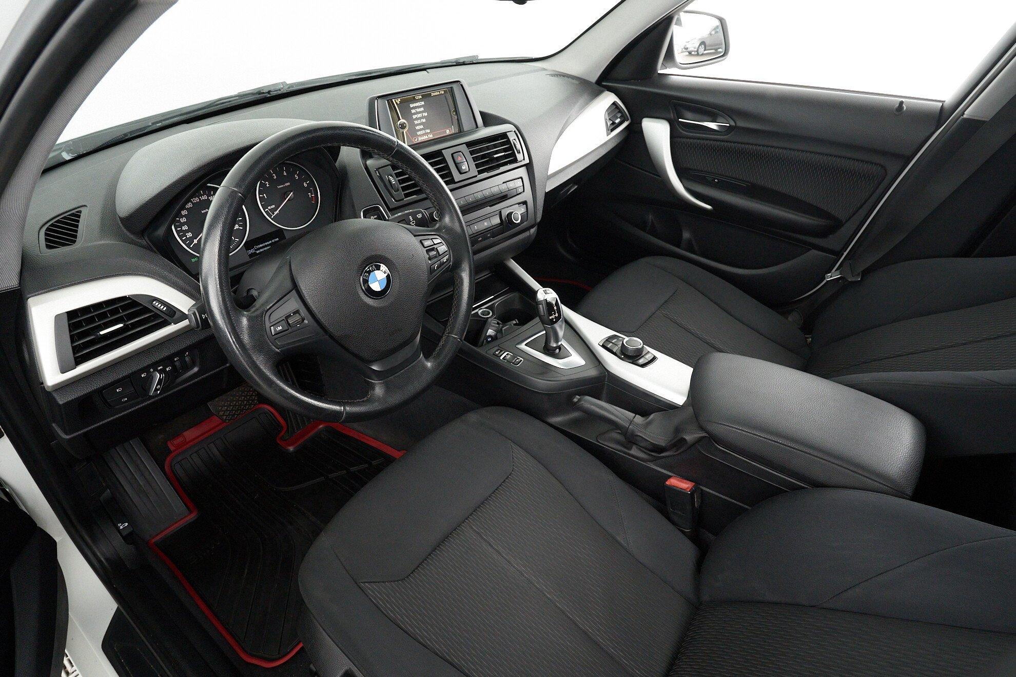BMW 1 серии 2012, белый