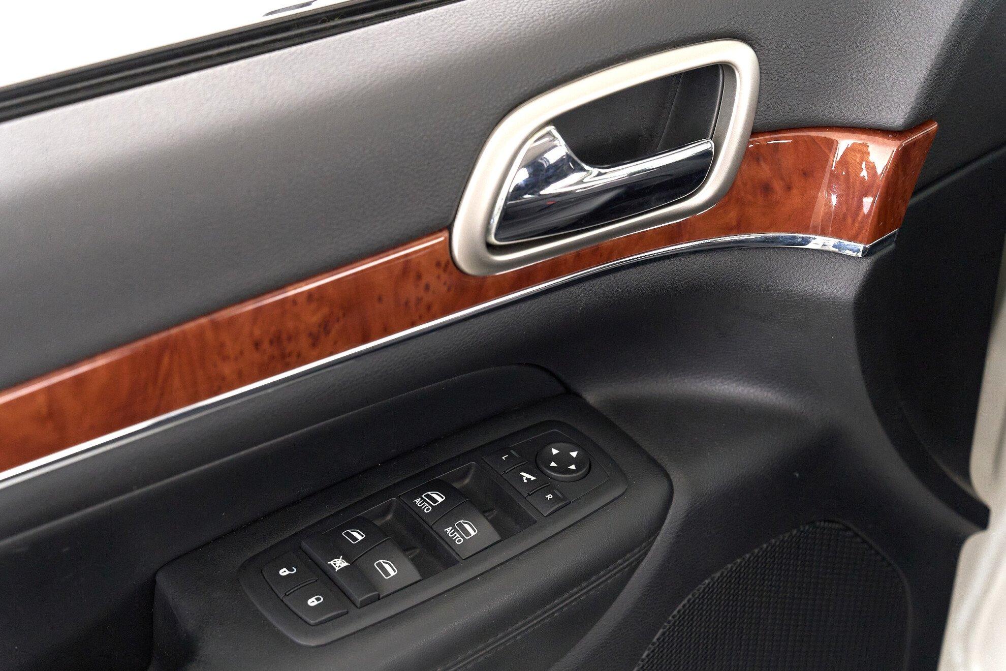 Jeep Grand Cherokee 2011, белый