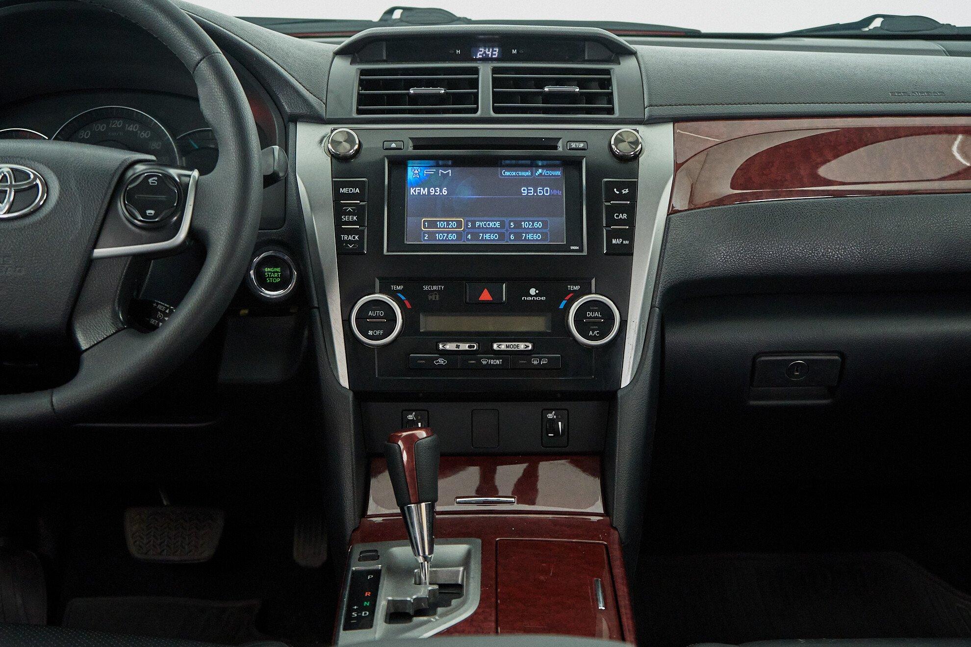 Toyota Camry 2013, серый