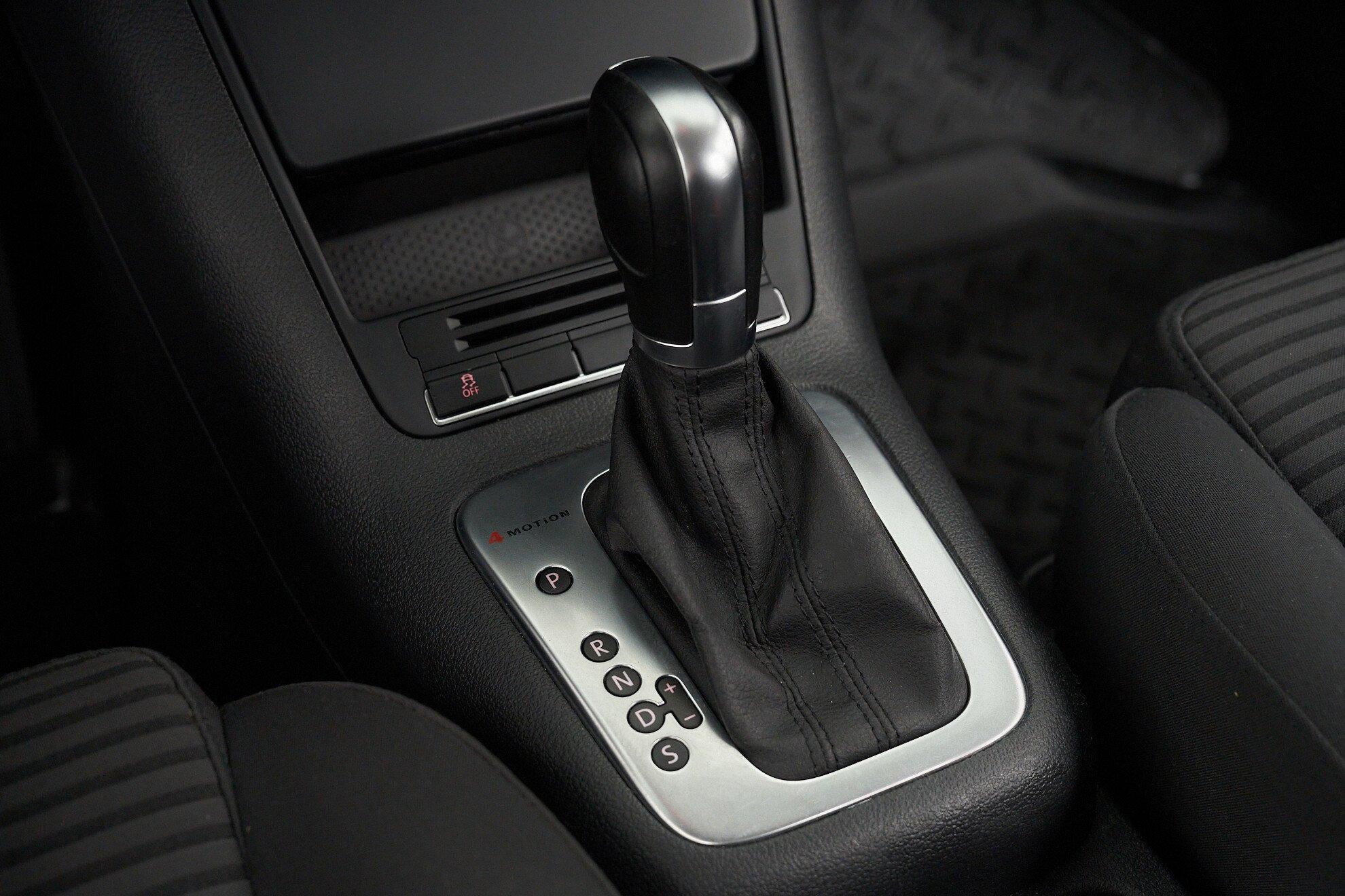 Volkswagen Tiguan 2011, серебряный