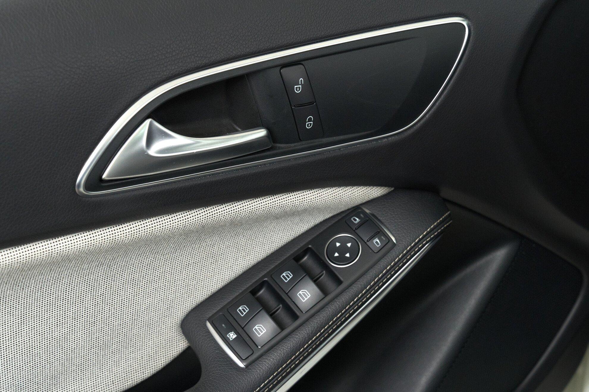 Mercedes-Benz A-Класс 2013, белый