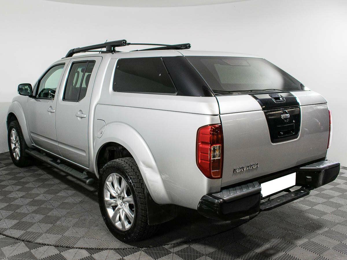 Nissan Navara (Frontier) 2010, серебряный