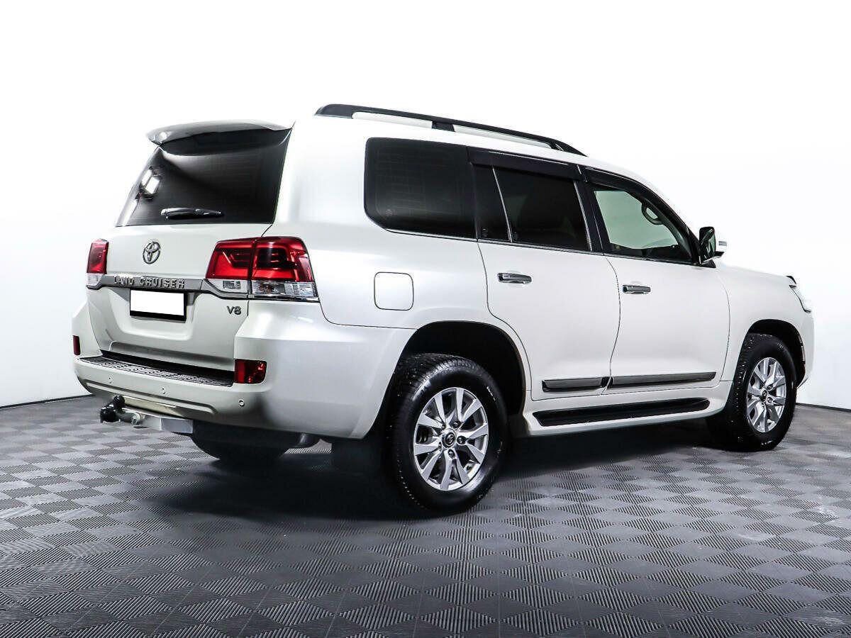 Toyota Land Cruiser 2018, белый