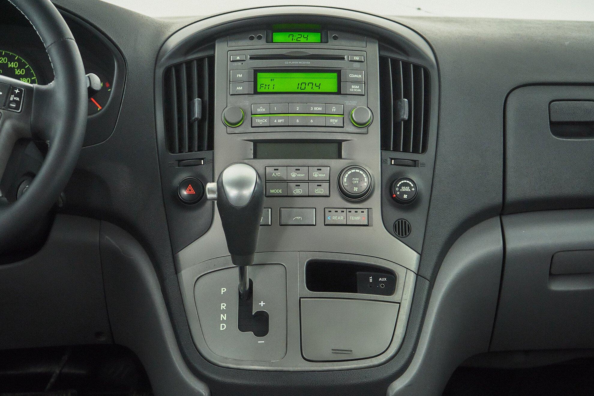 Hyundai Grand Starex 2008, белый