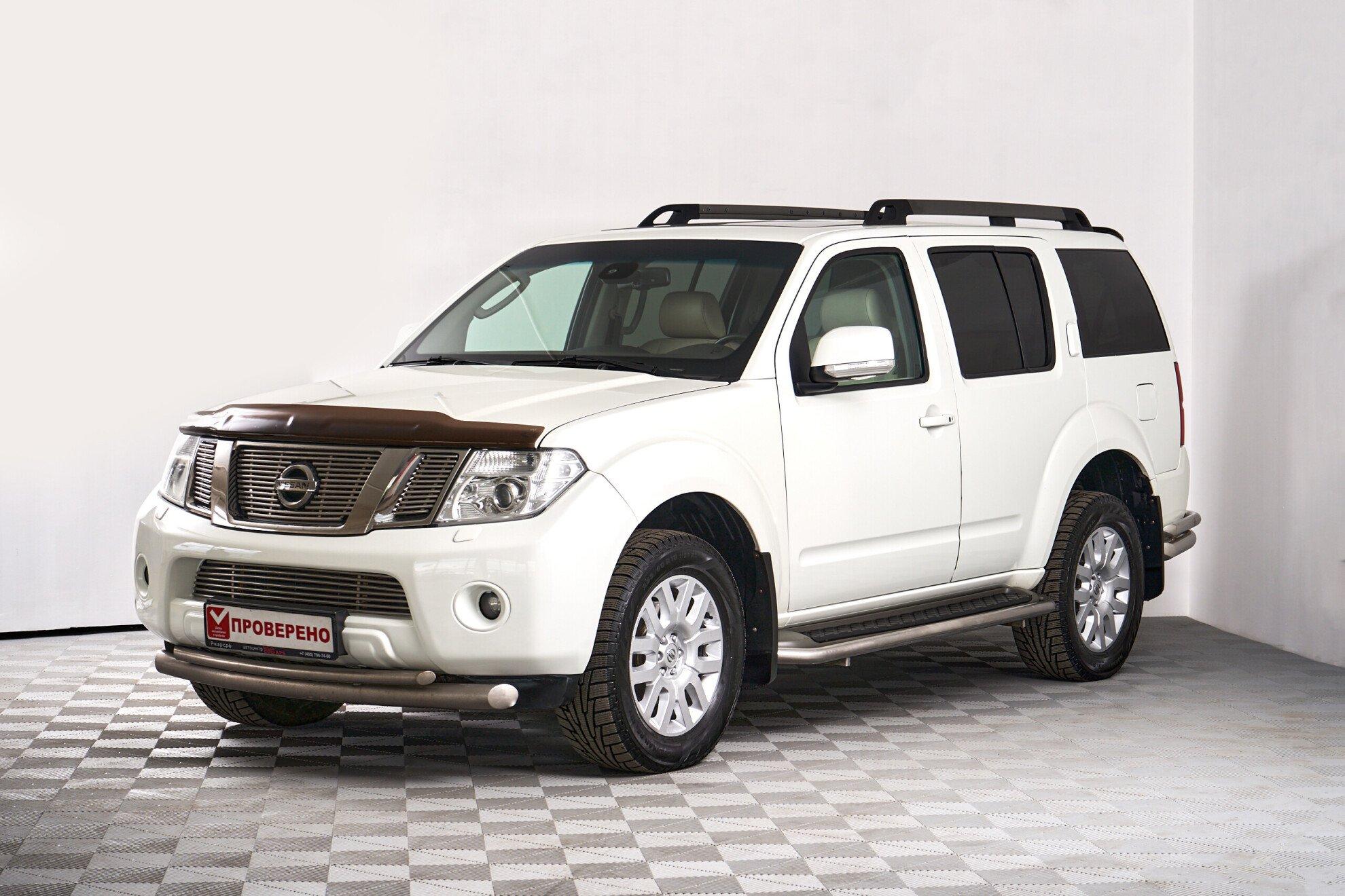 Nissan Pathfinder 2012, белый