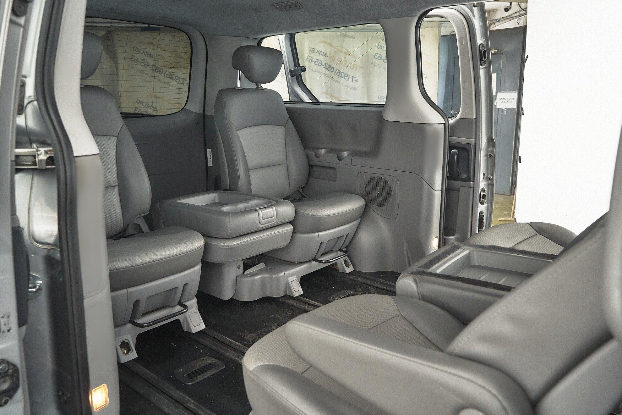 Hyundai Grand Starex 2013, серебряный