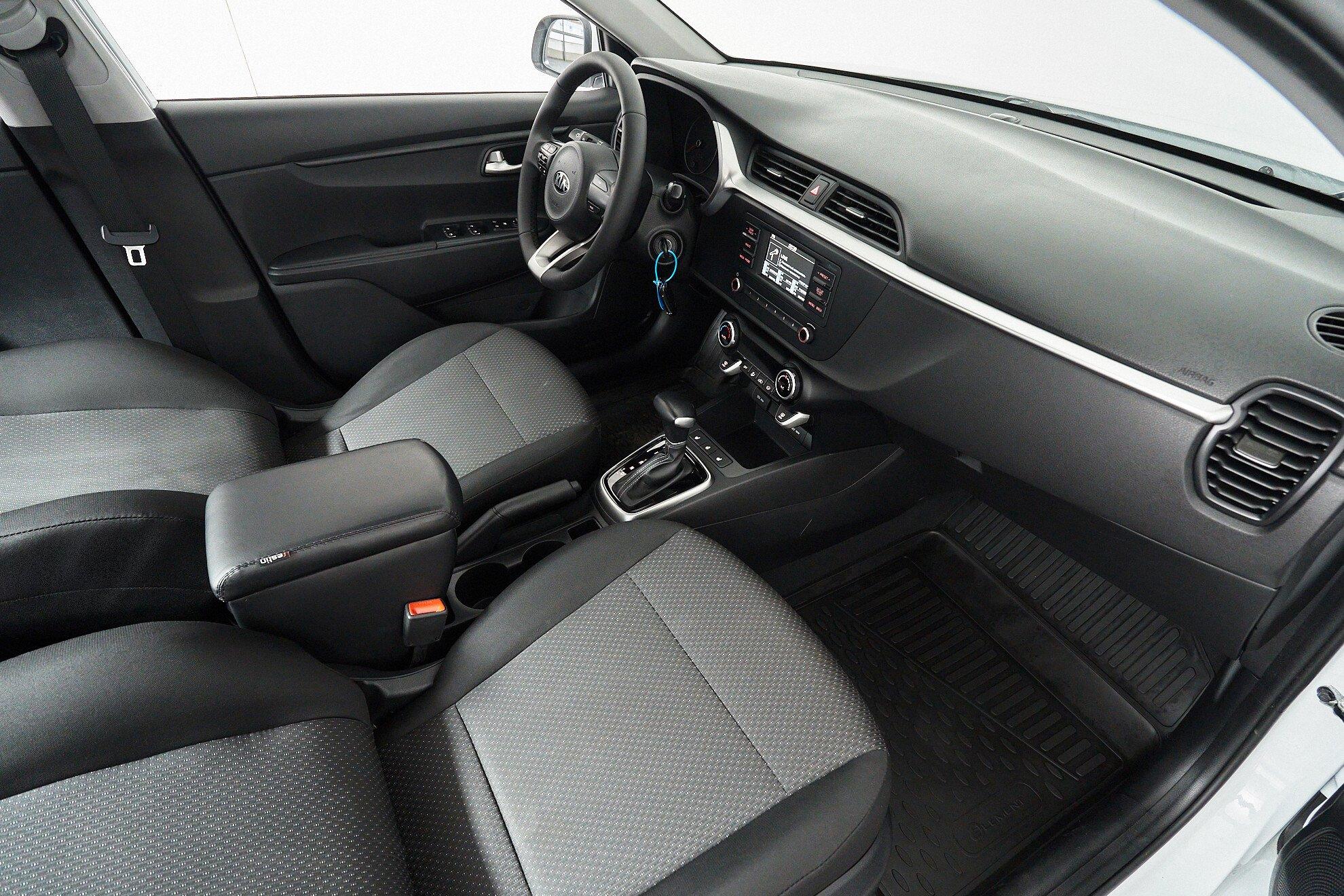 Kia Rio 2021, белый