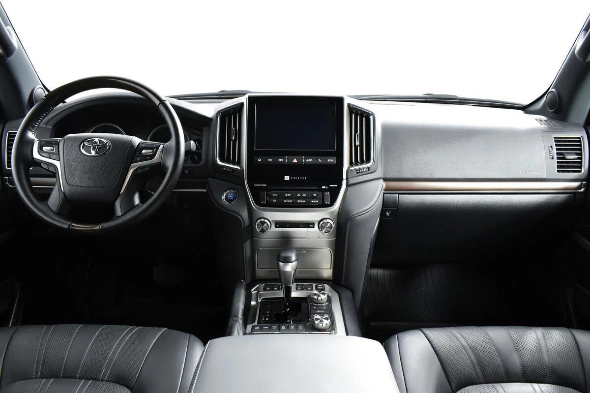 Toyota Land Cruiser 2019, черный