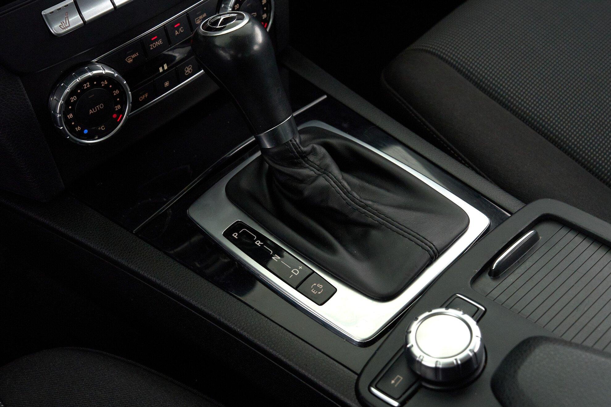Mercedes-Benz C-Класс 2012, белый