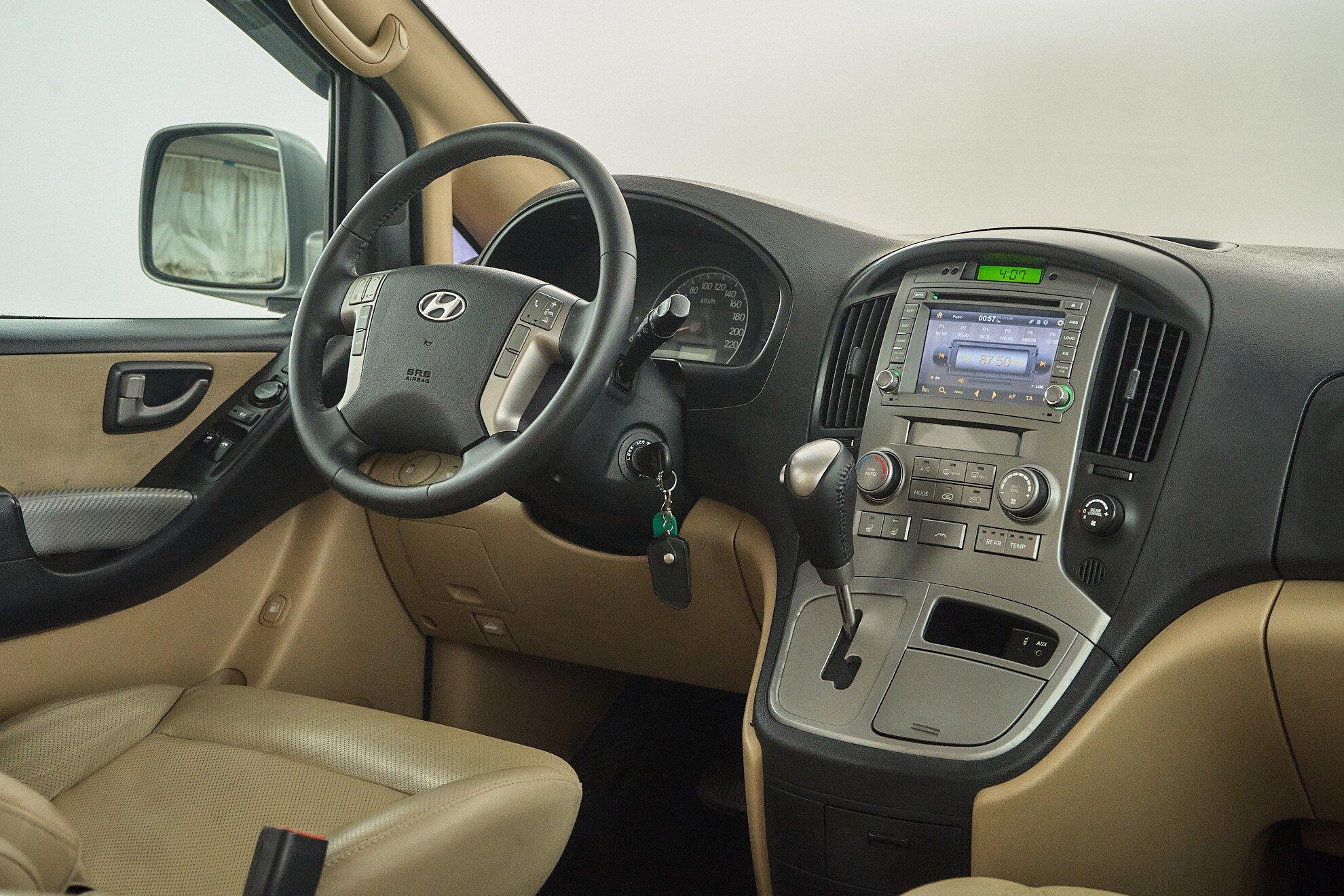 Hyundai Grand Starex 2008, серебряный