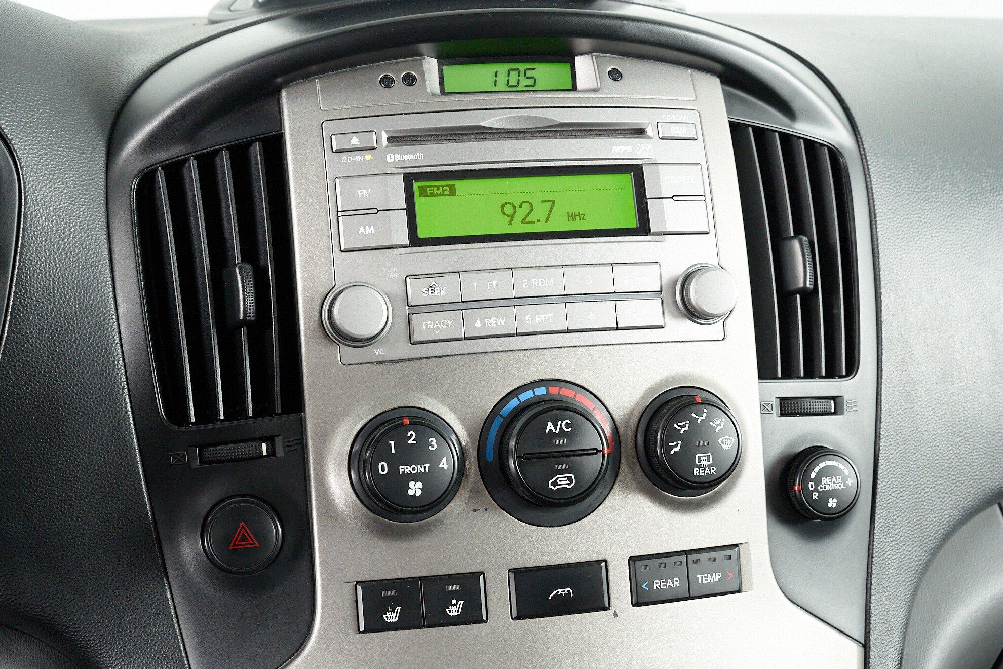 Hyundai Grand Starex 2011, серый