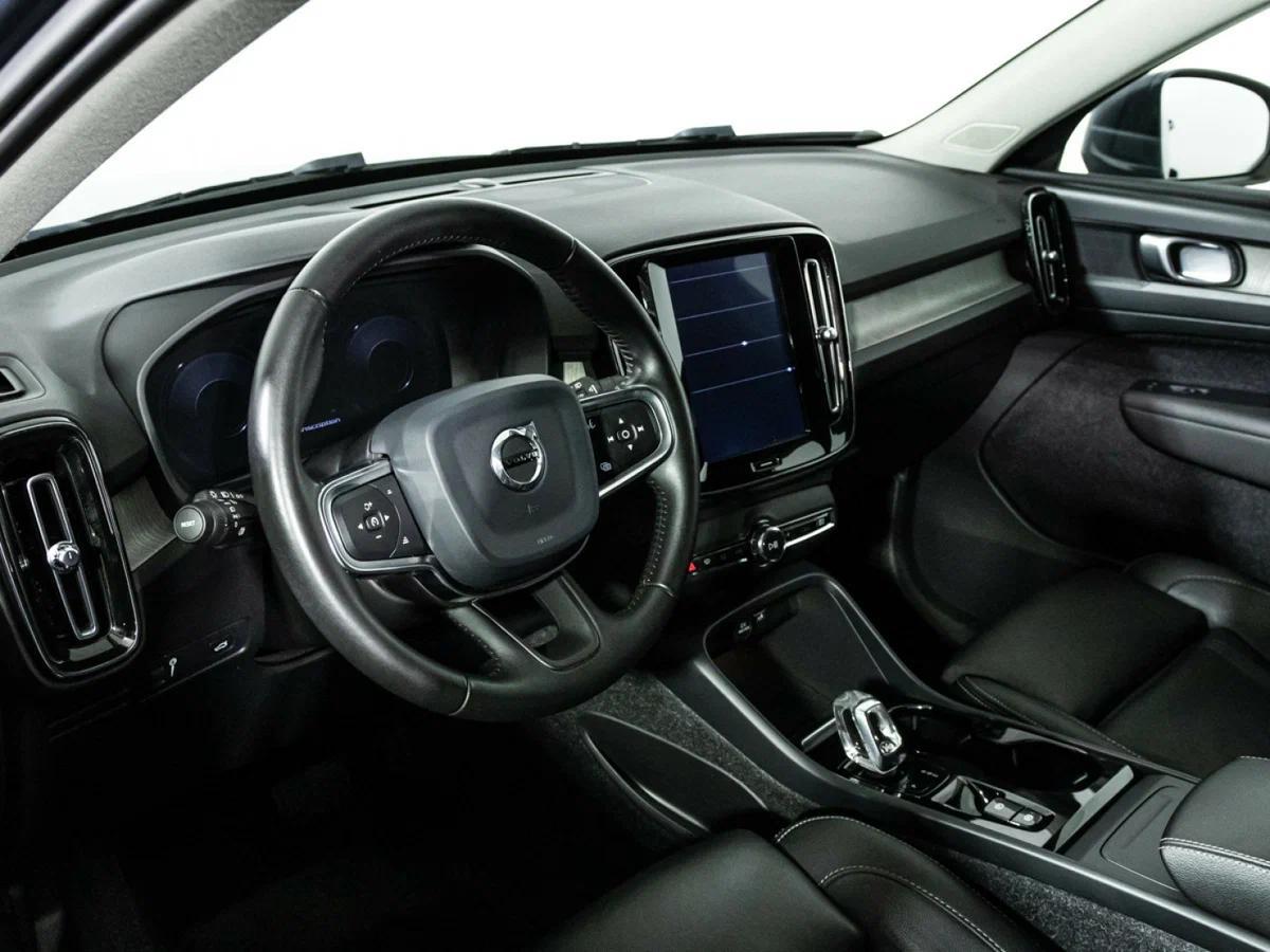 Volvo XC40 2018, голубой
