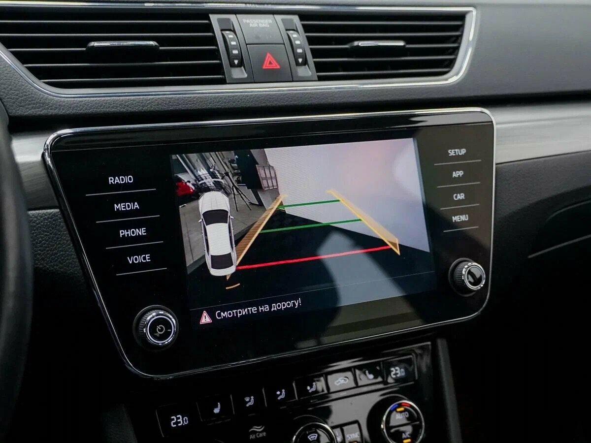 Skoda Superb 2018, зеленый