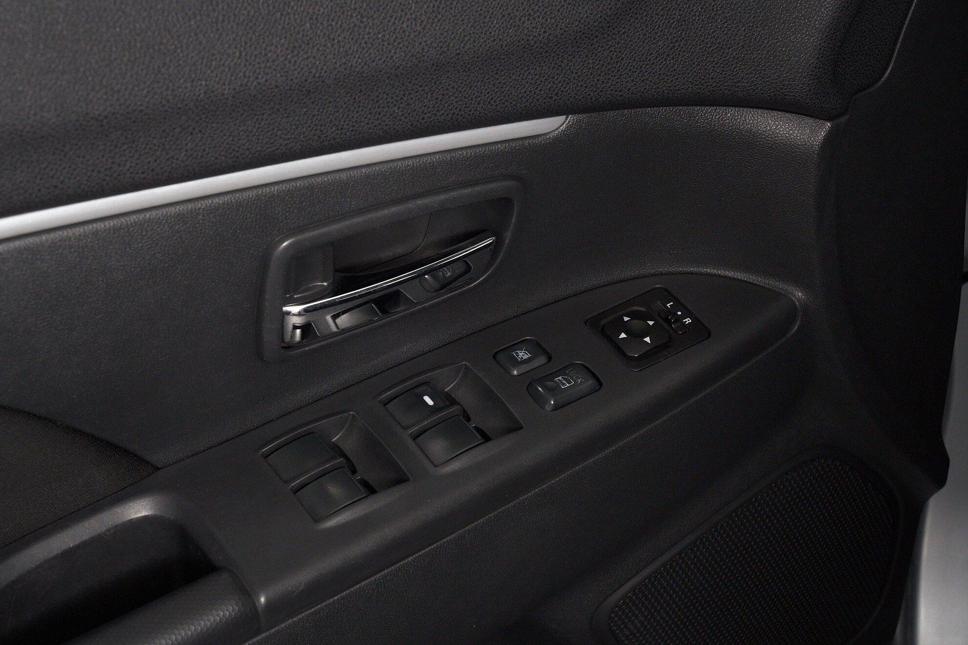 Mitsubishi ASX 2012, серебряный
