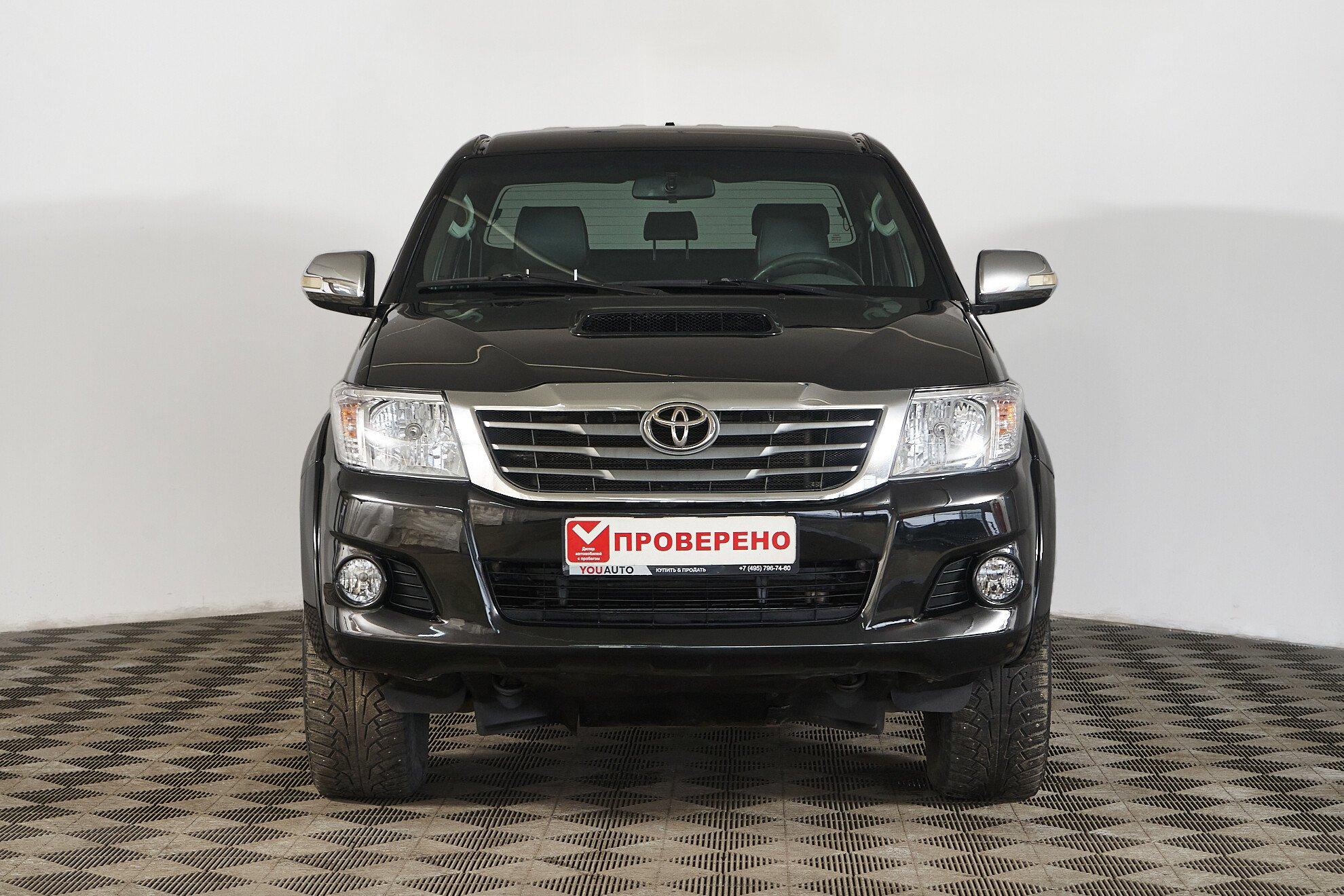 Toyota Hilux 2013, черный