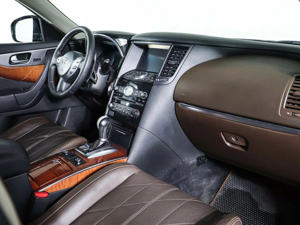 Infiniti QX70 2016, черный