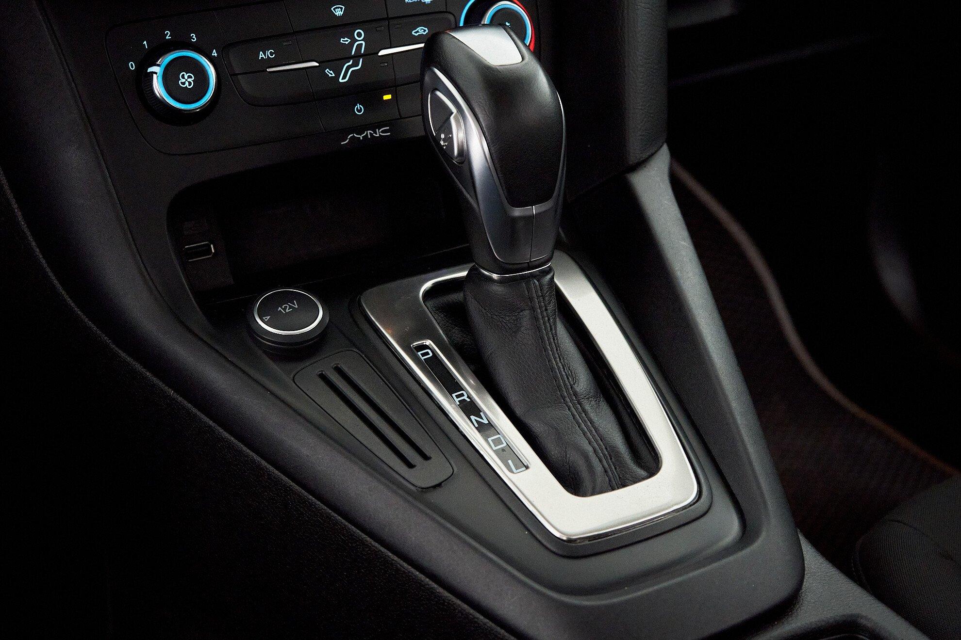 Ford Focus 2015, серый