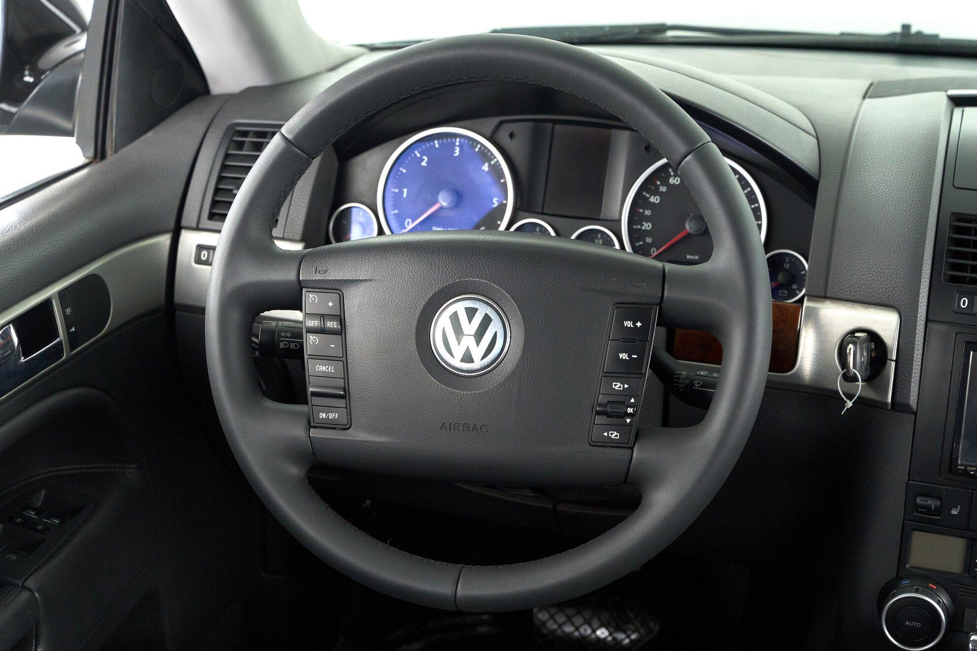 Volkswagen Touareg 2008, черный