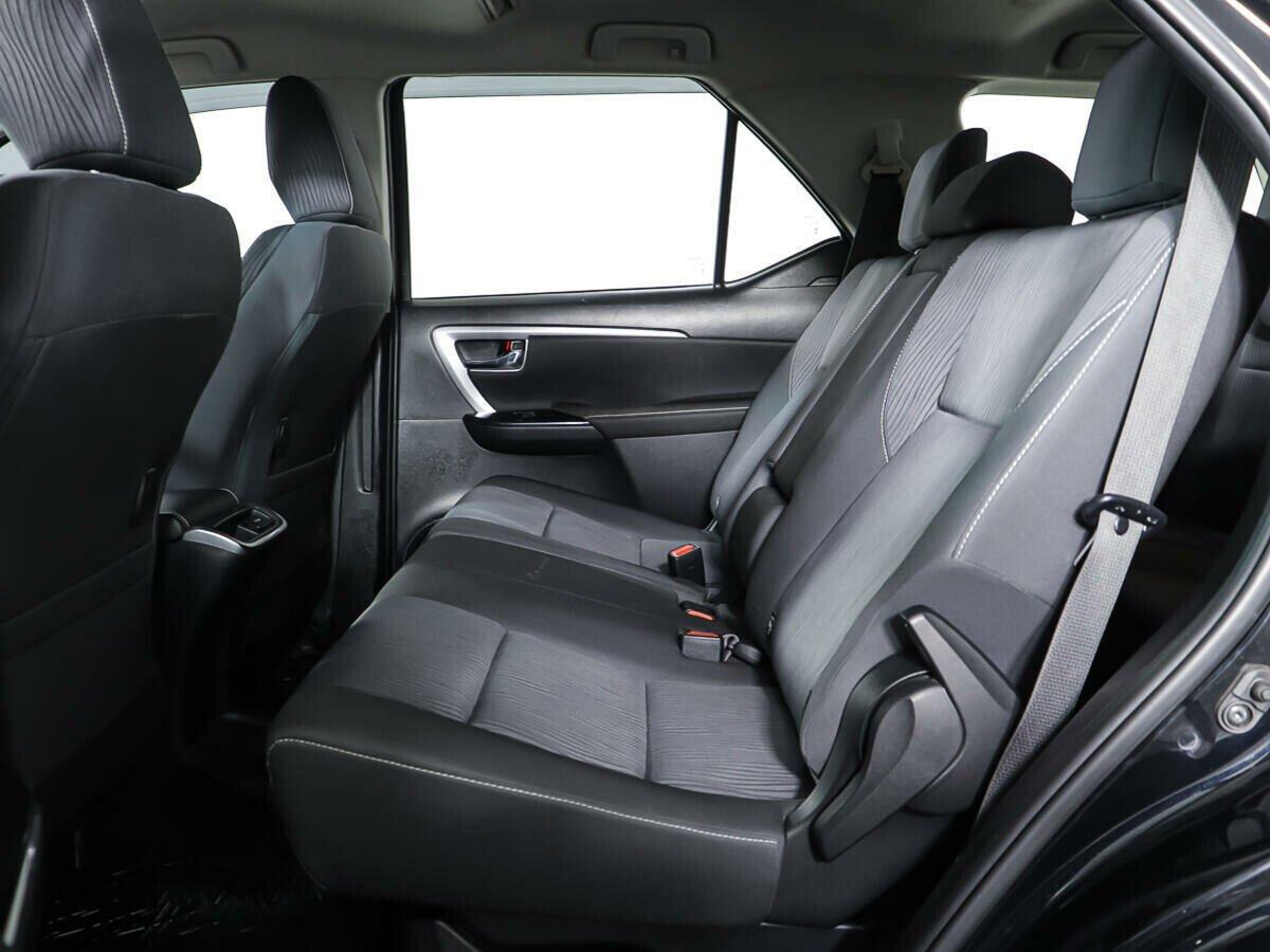 Toyota Fortuner 2020, черный