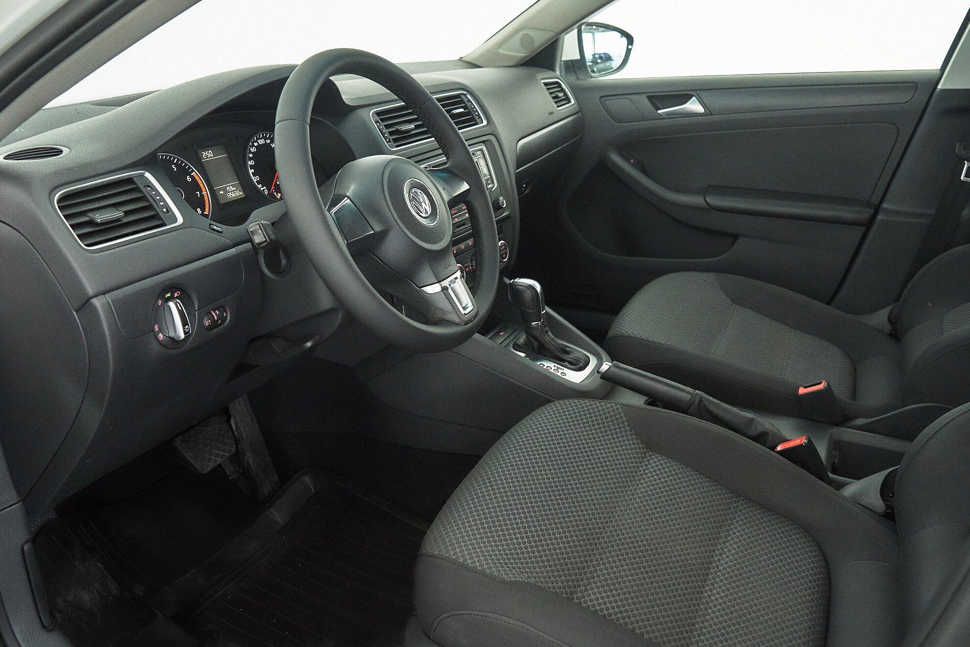 Volkswagen Jetta 2014, белый