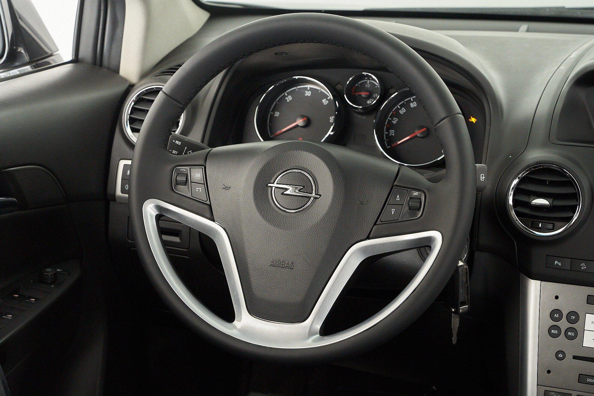 Opel Antara 2012, черный