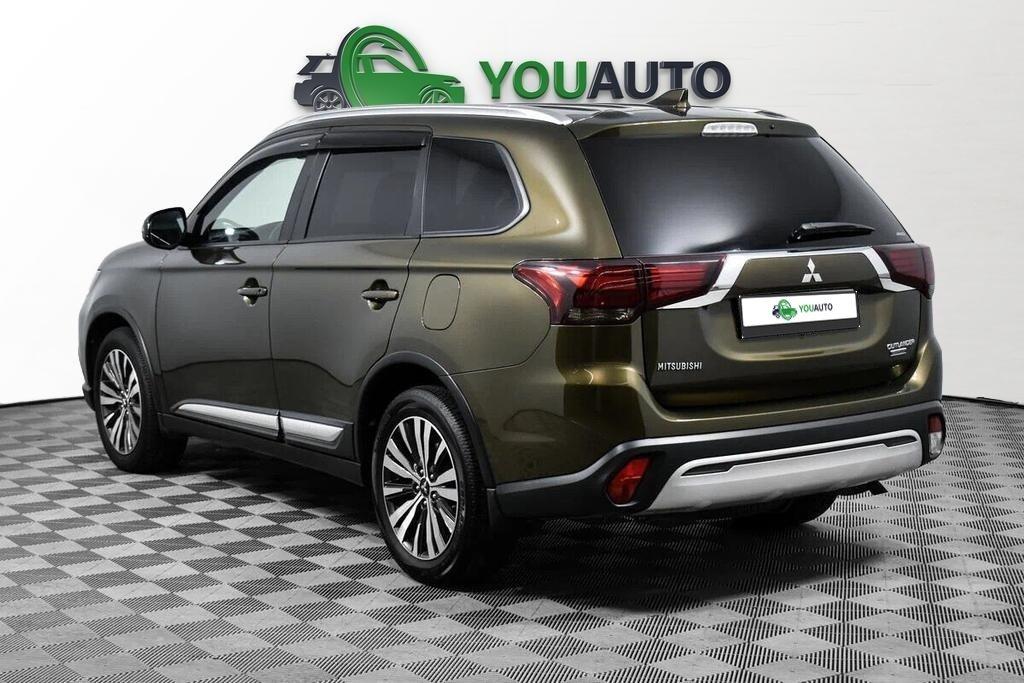 Mitsubishi Outlander 2019, коричневый