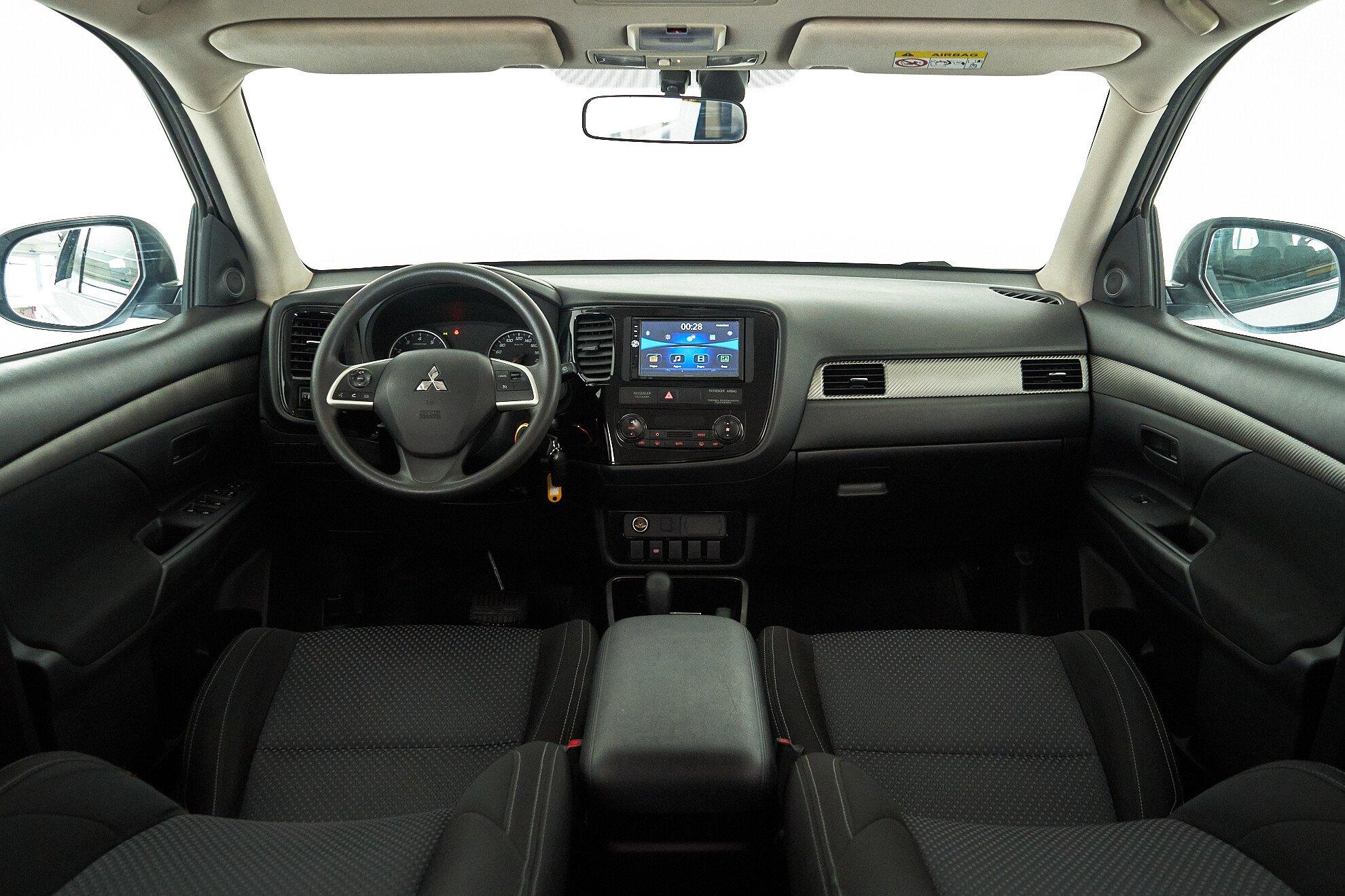 Mitsubishi Outlander 2017, белый