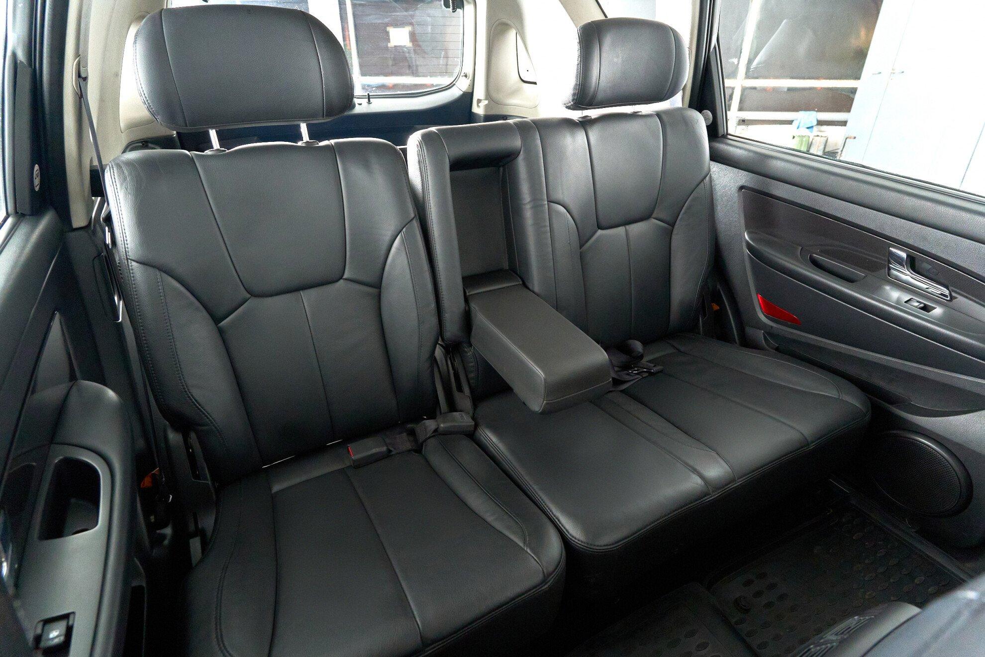 SsangYong Rexton 2009, серебряный