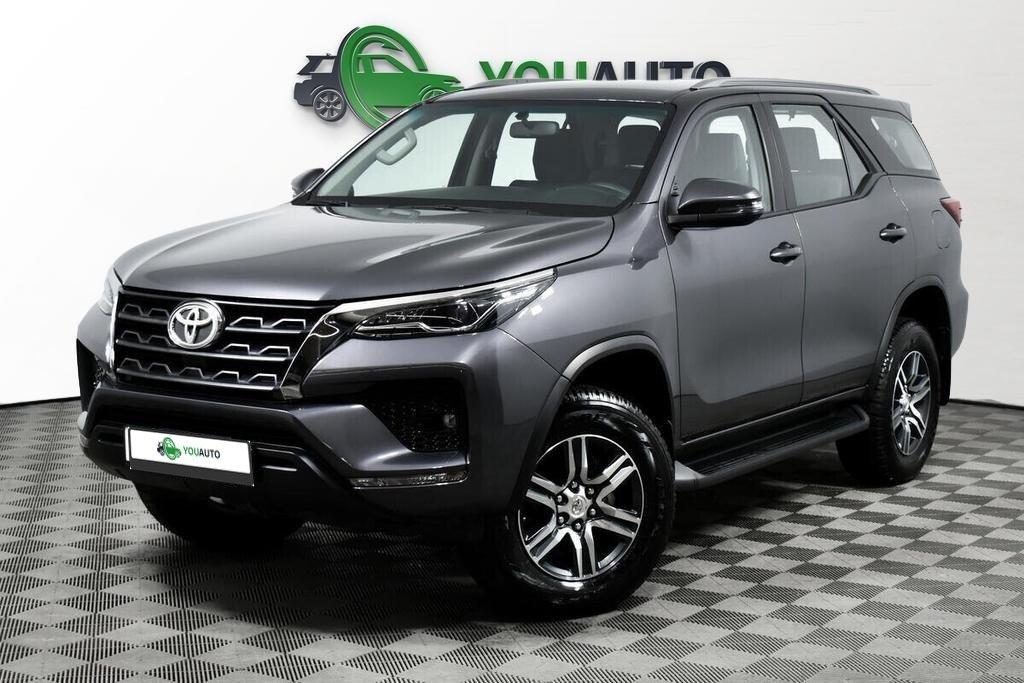 Toyota Fortuner 2021, серый