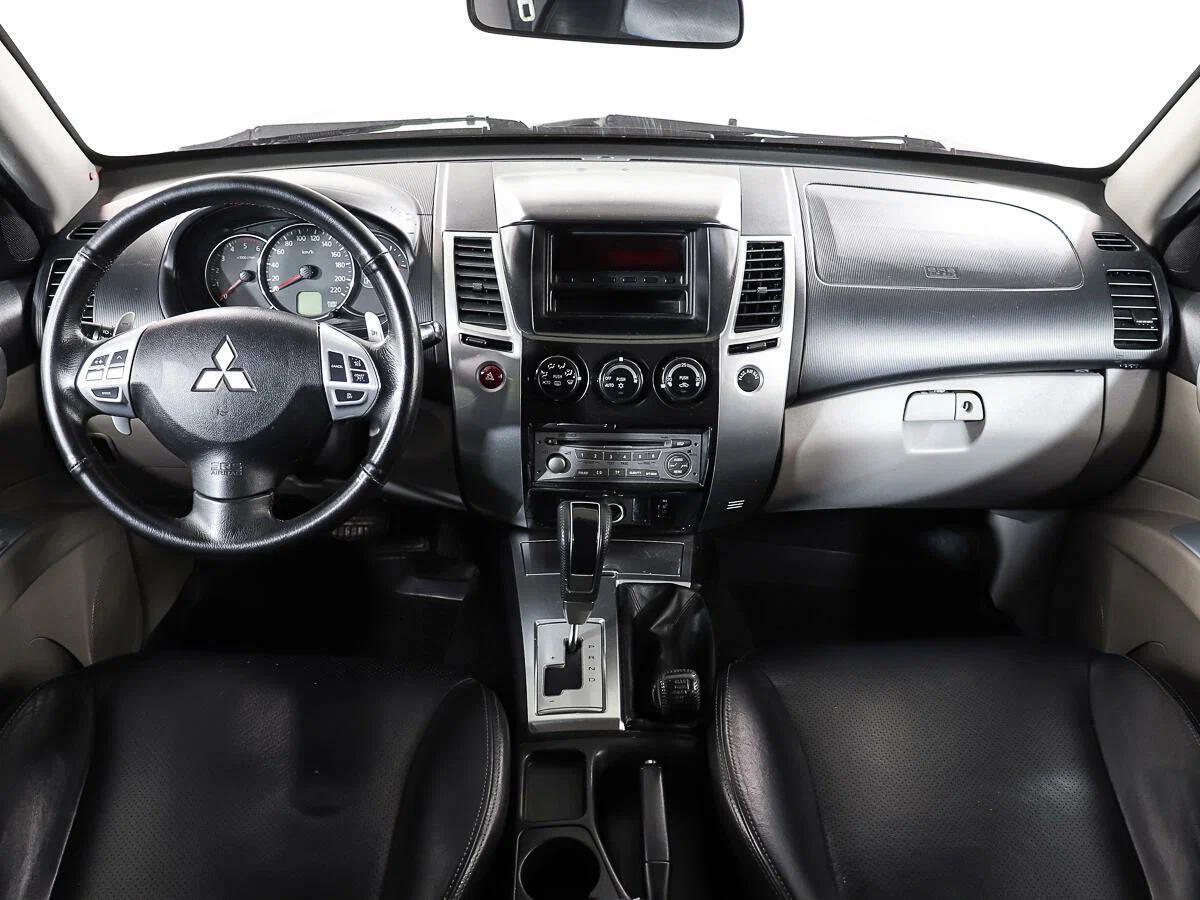 Mitsubishi Pajero Sport 2012, черный