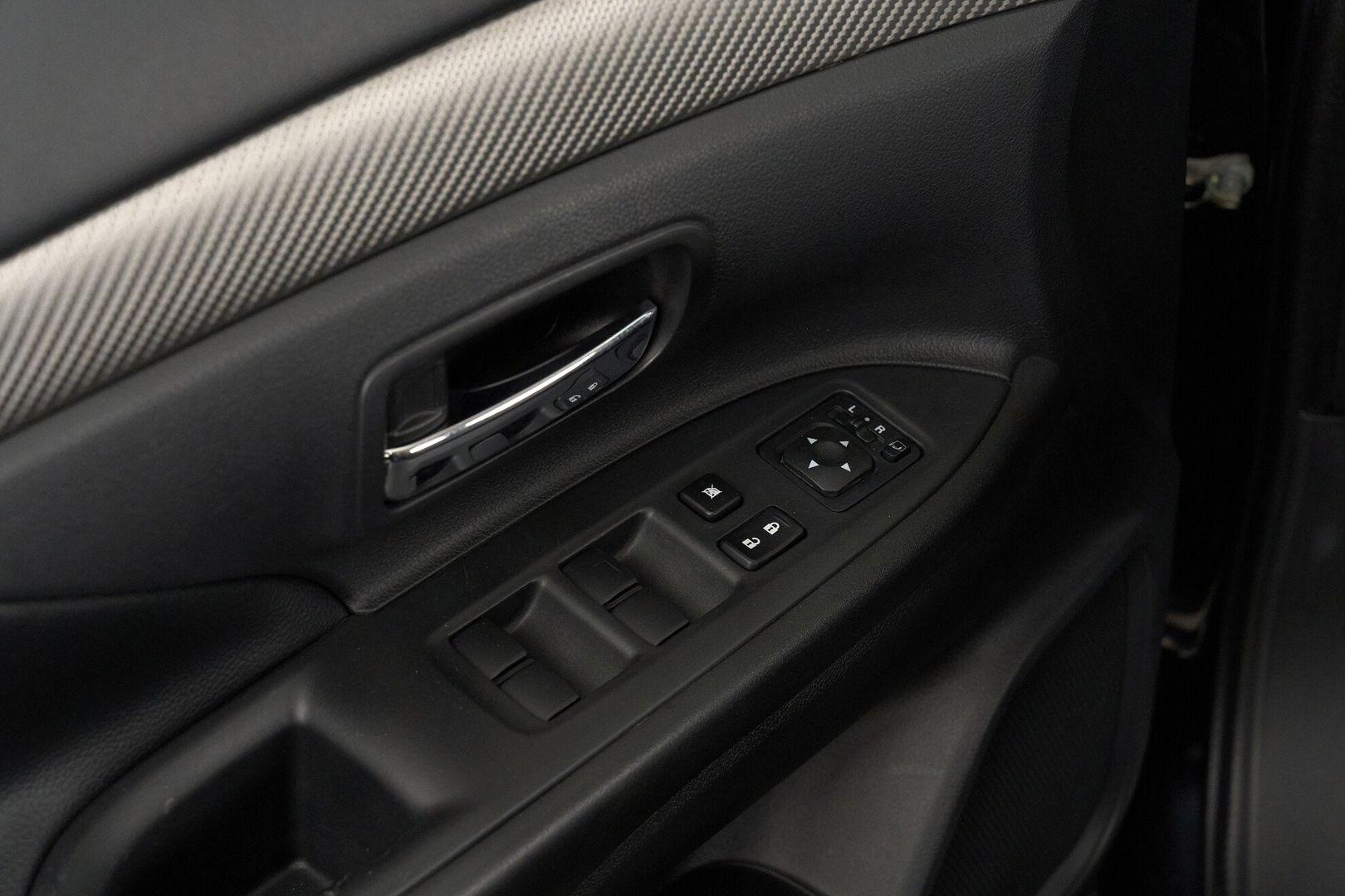 Mitsubishi Outlander 2014, черный