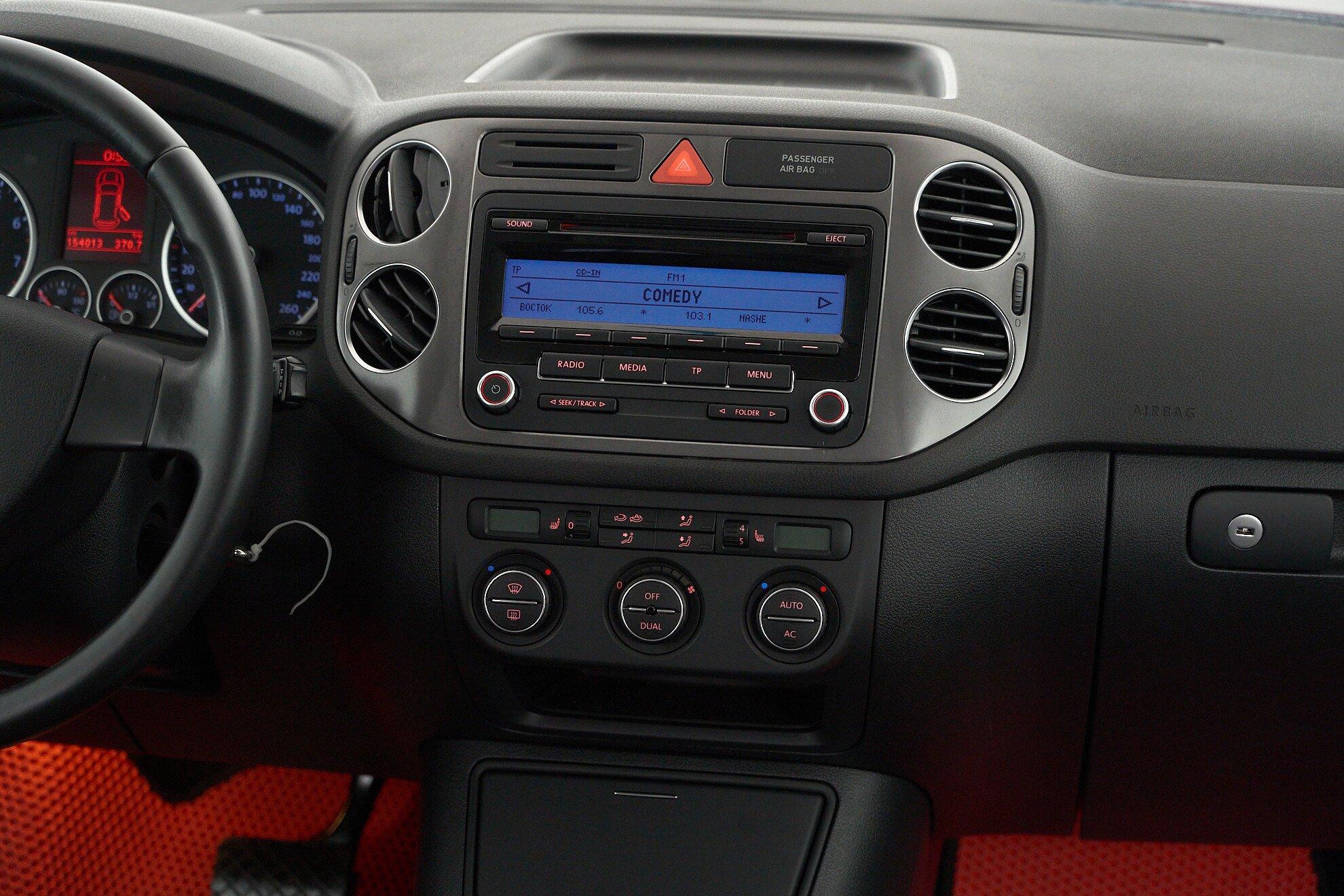 Volkswagen Tiguan 2009, красный
