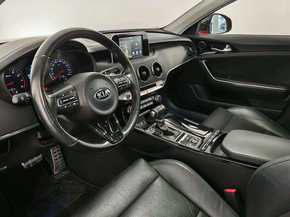 Kia Stinger 2019, красный