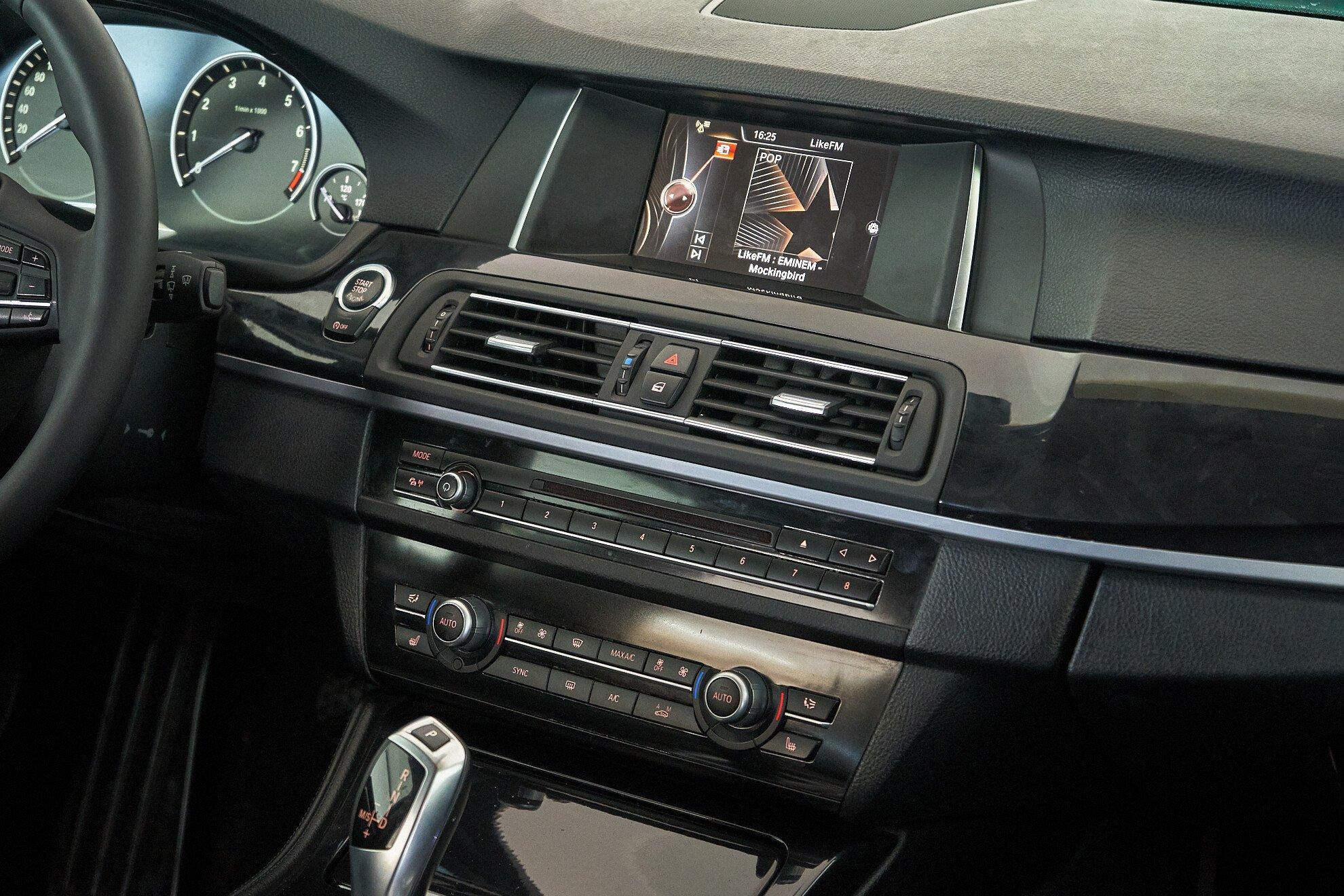 BMW 5 серии 2014, белый