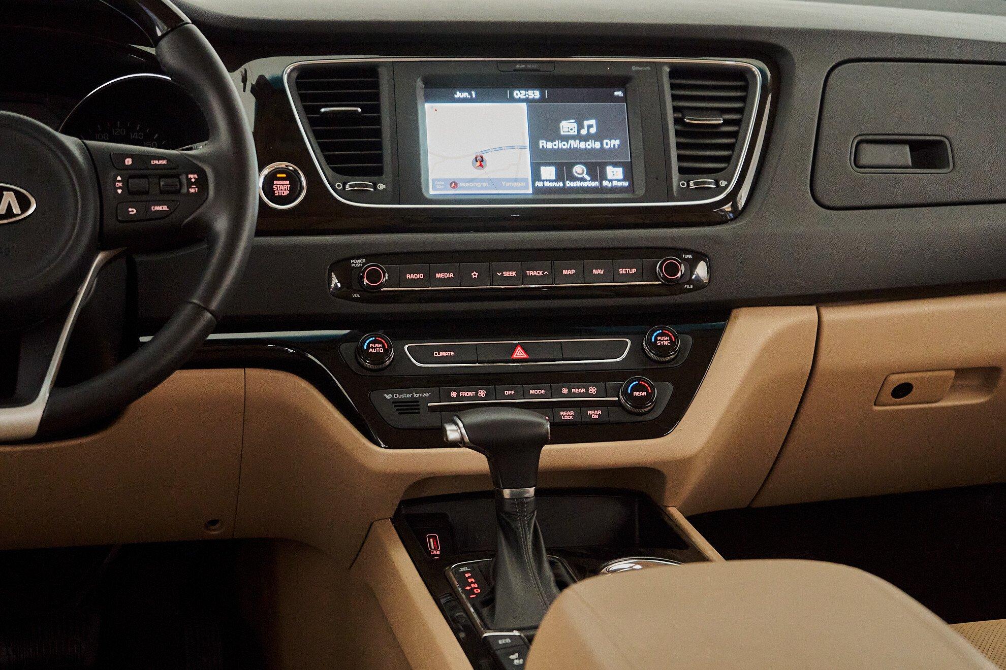Kia Carnival 2020, белый