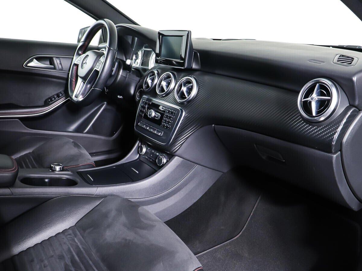 Mercedes-Benz A-Класс 2015, серебряный