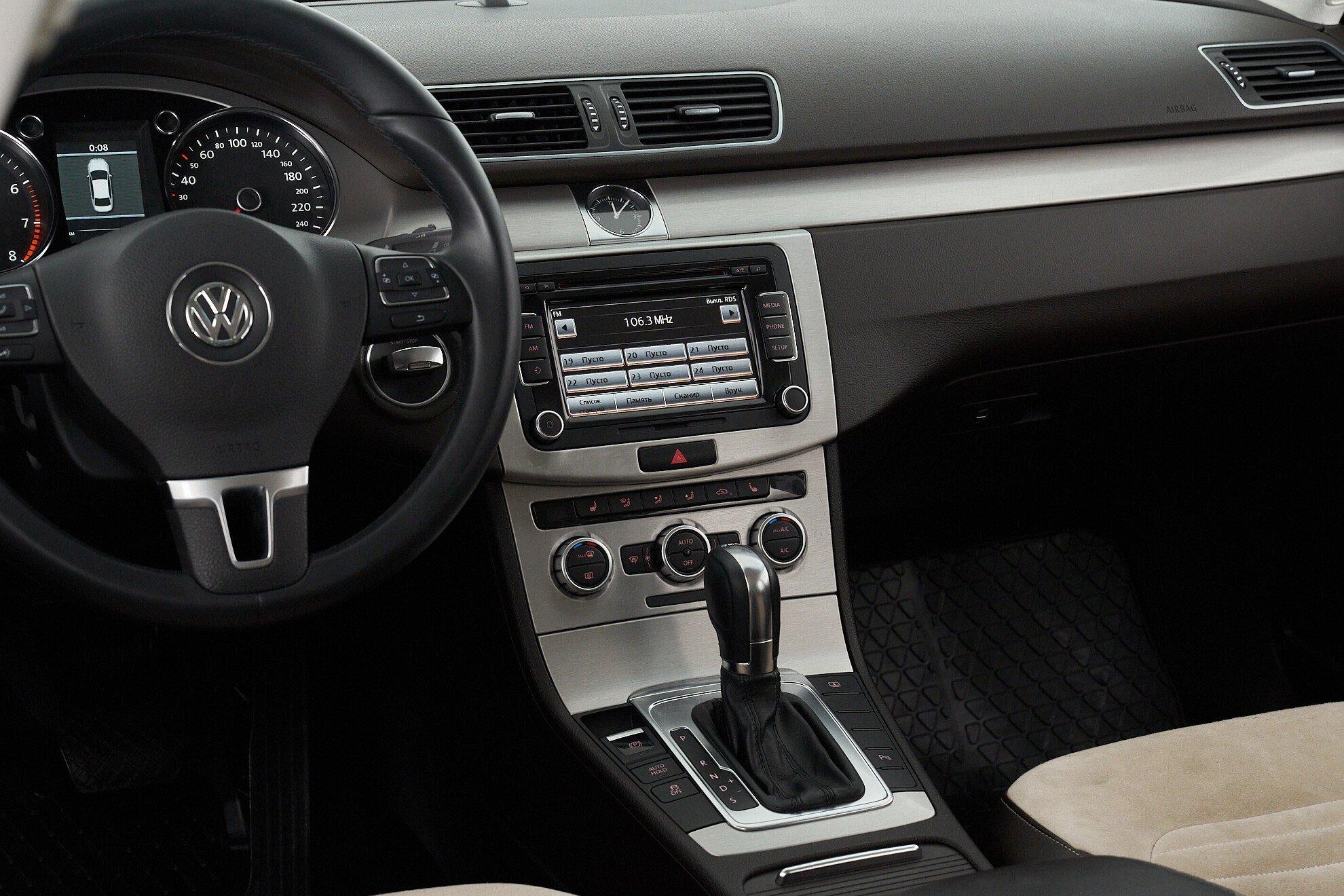 Volkswagen Passat 2013, черный
