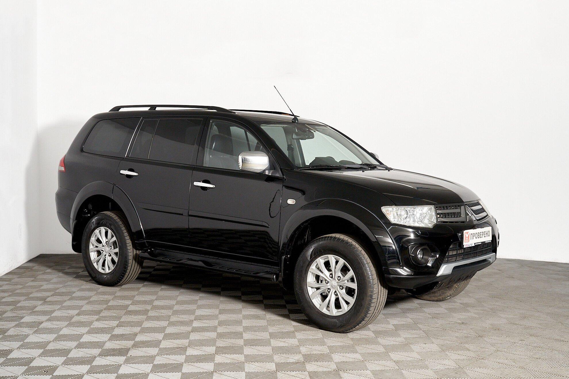 Mitsubishi Pajero Sport 2015, черный