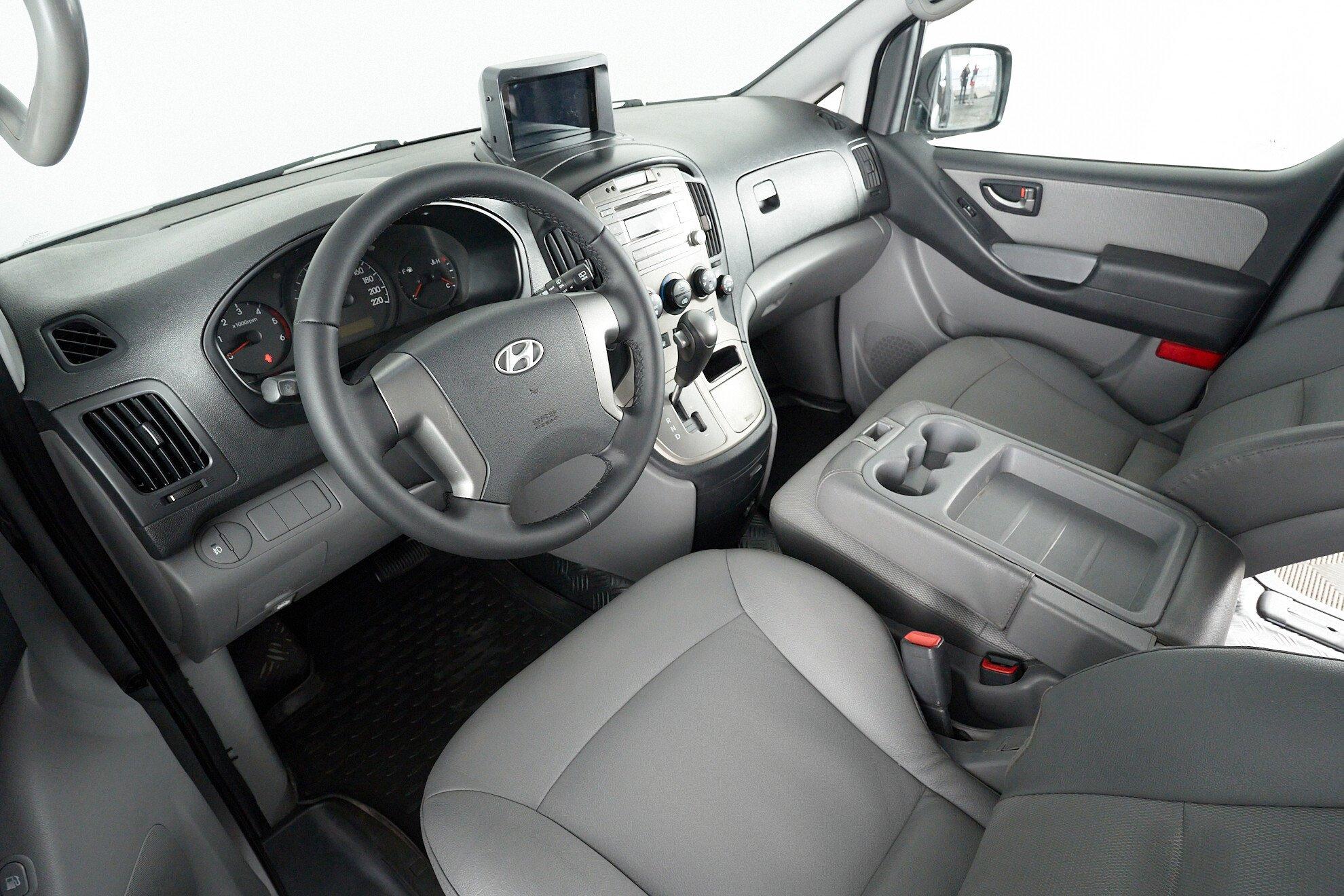 Hyundai Grand Starex 2011, серый