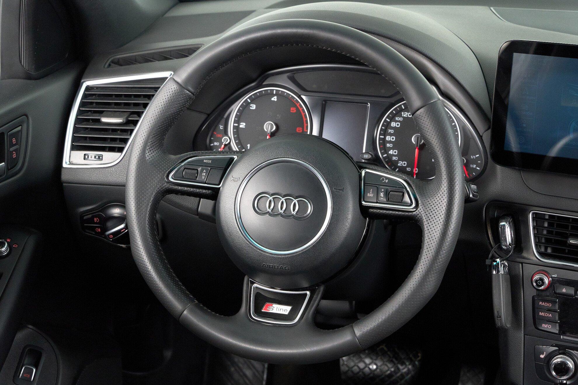 Audi Q5 2015, черный