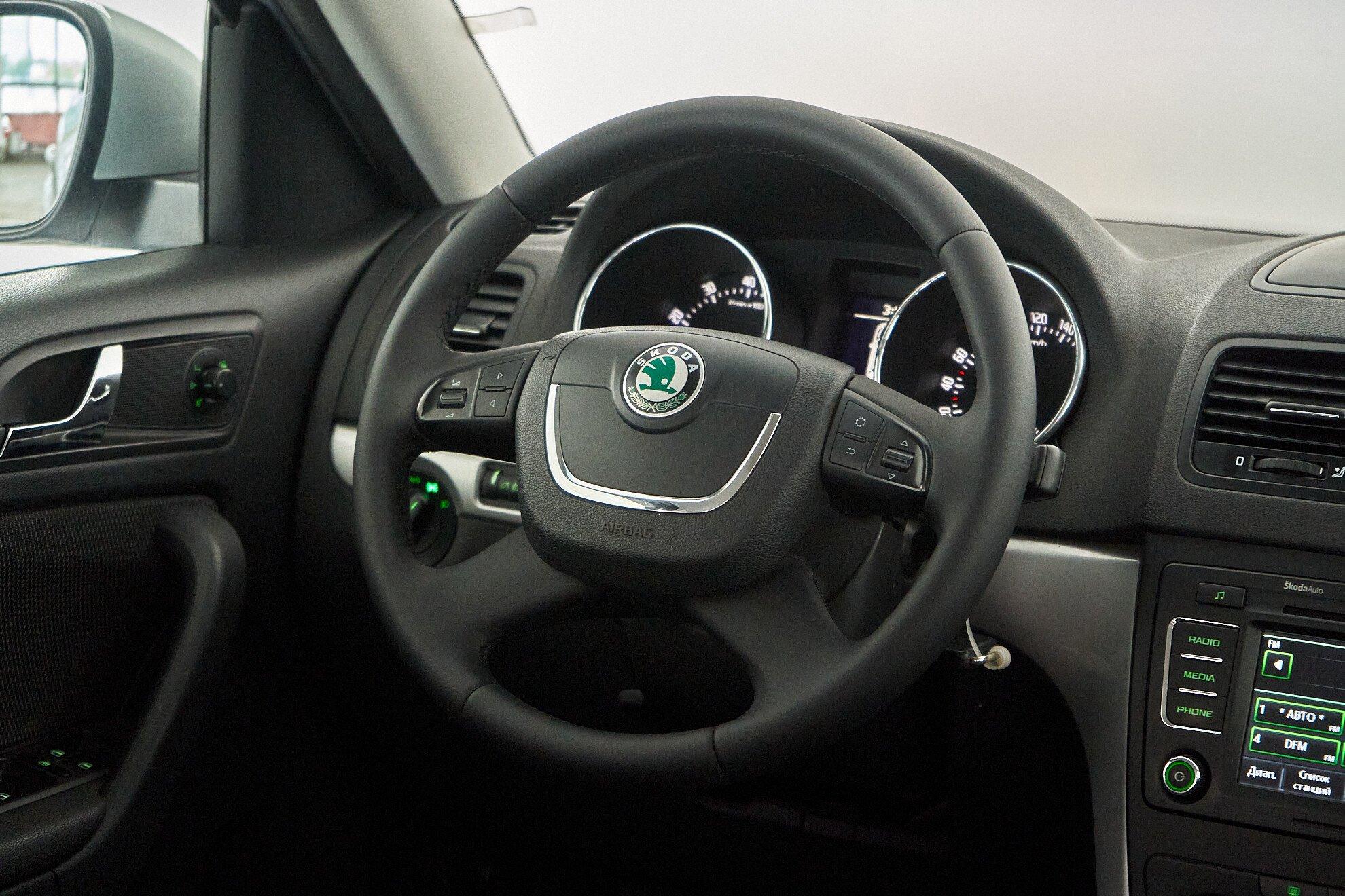 Skoda Yeti 2013, серебряный