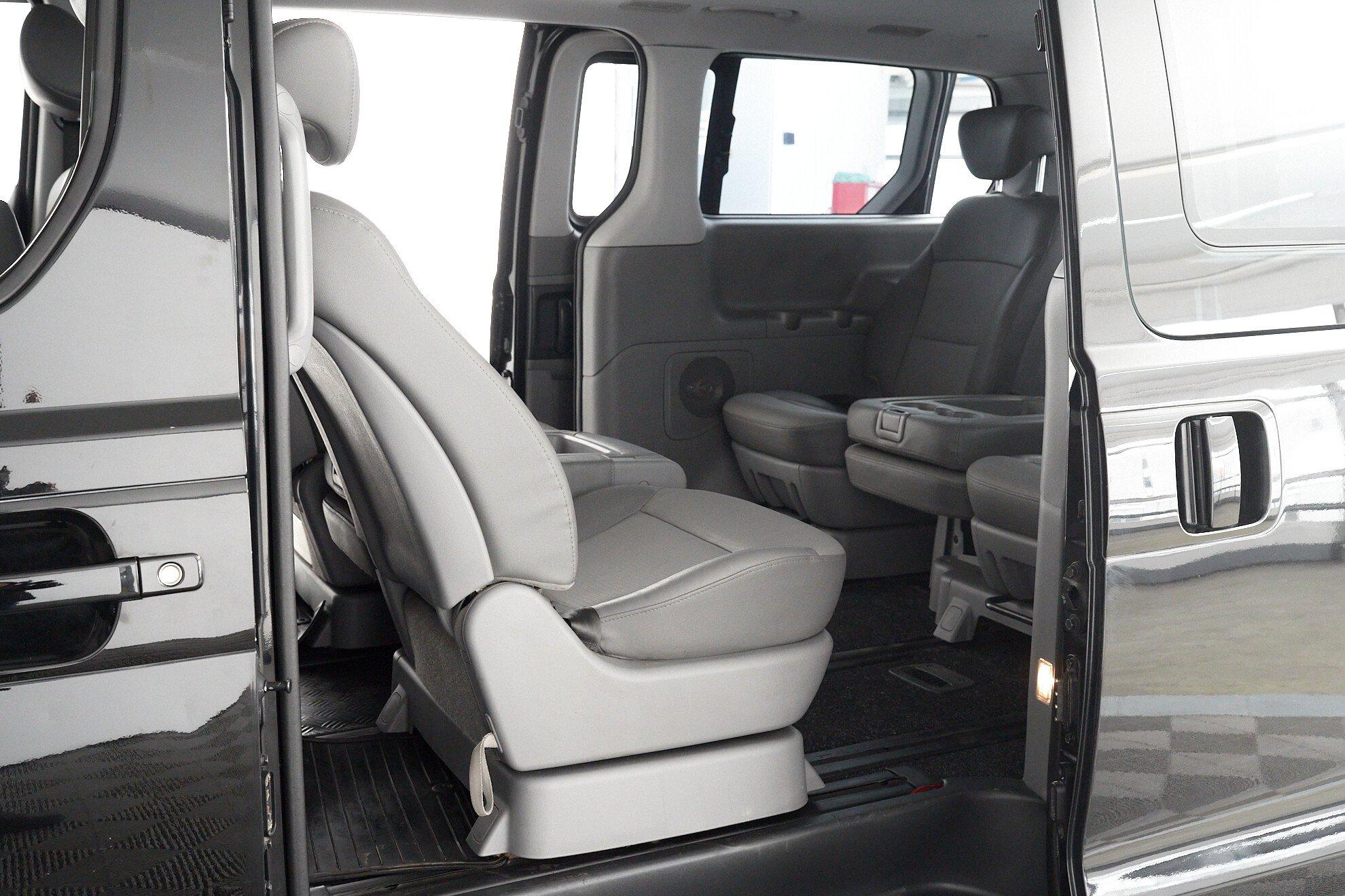 Hyundai Grand Starex 2011, черный