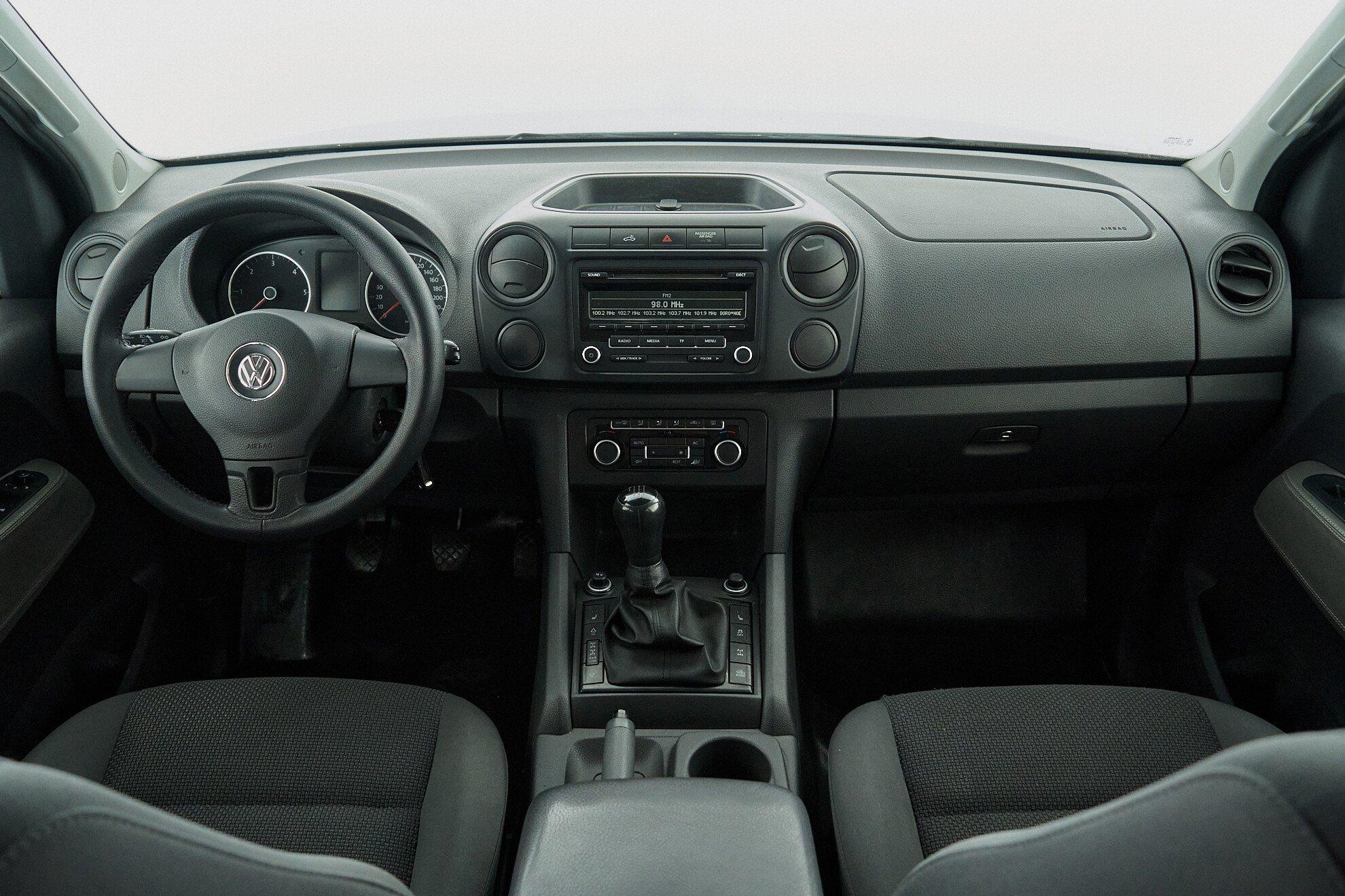 Volkswagen Amarok 2011, серый