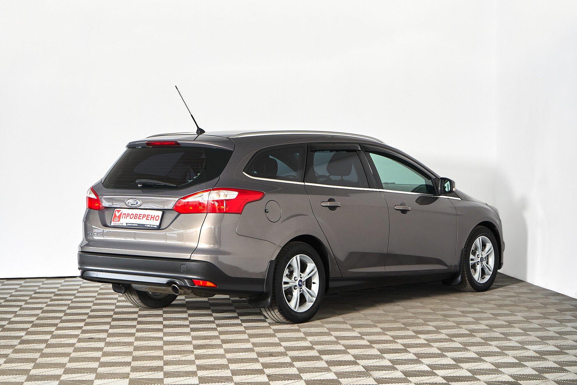 Ford Focus 2014, серый