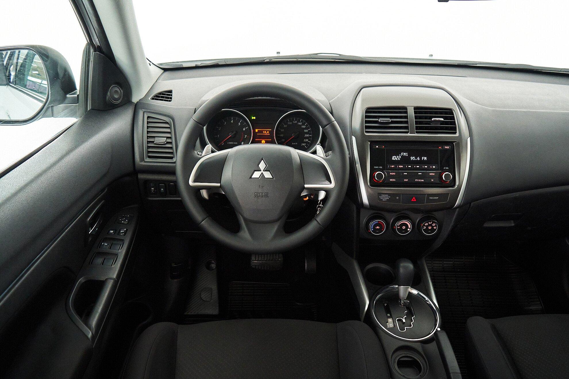 Mitsubishi ASX 2012, белый