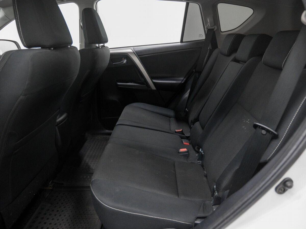 Toyota RAV4 2019, белый
