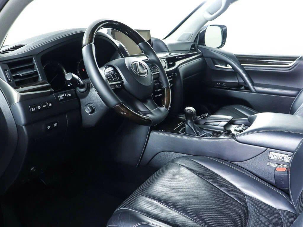 Lexus LX 2017, белый
