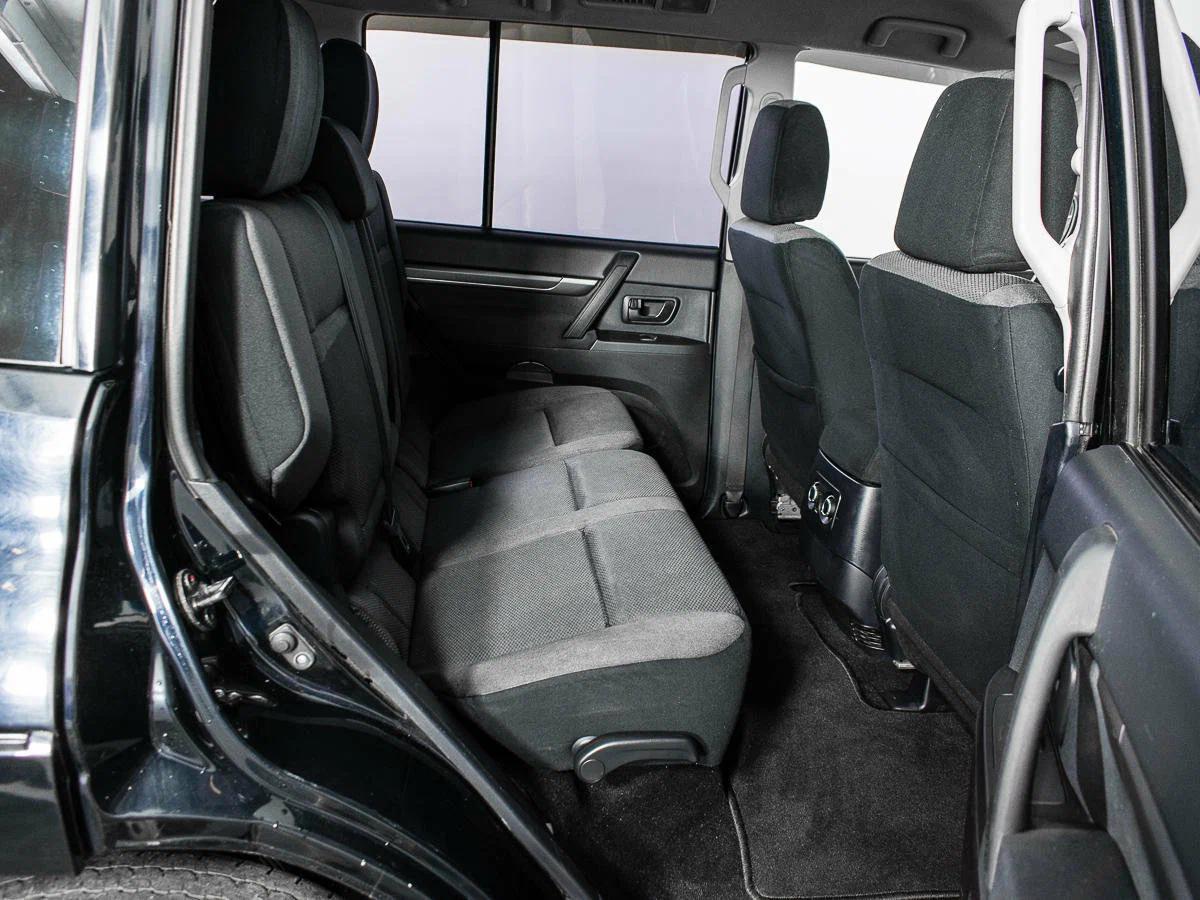 Mitsubishi Pajero 2011, черный