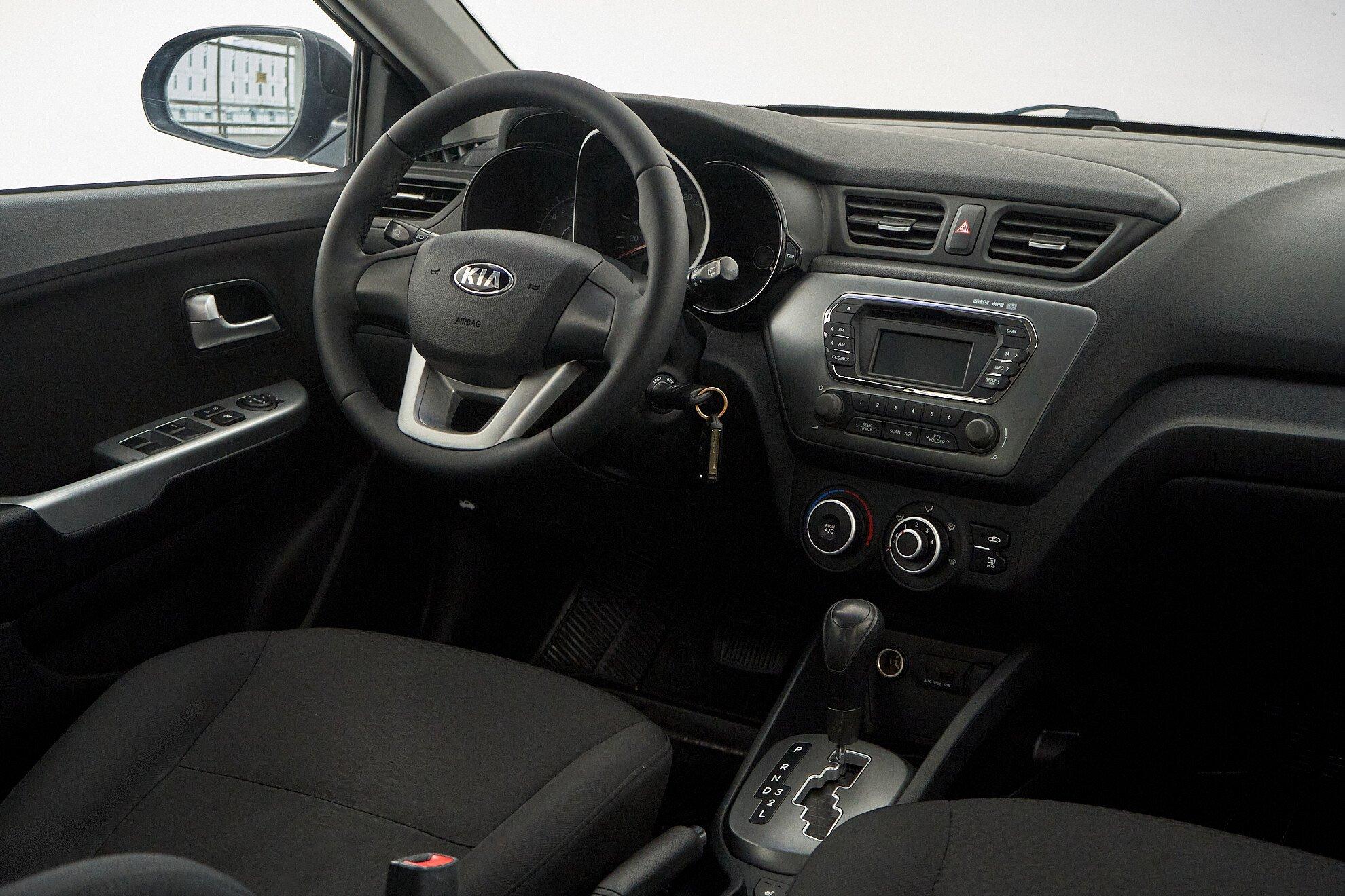 Kia Rio 2013, черный